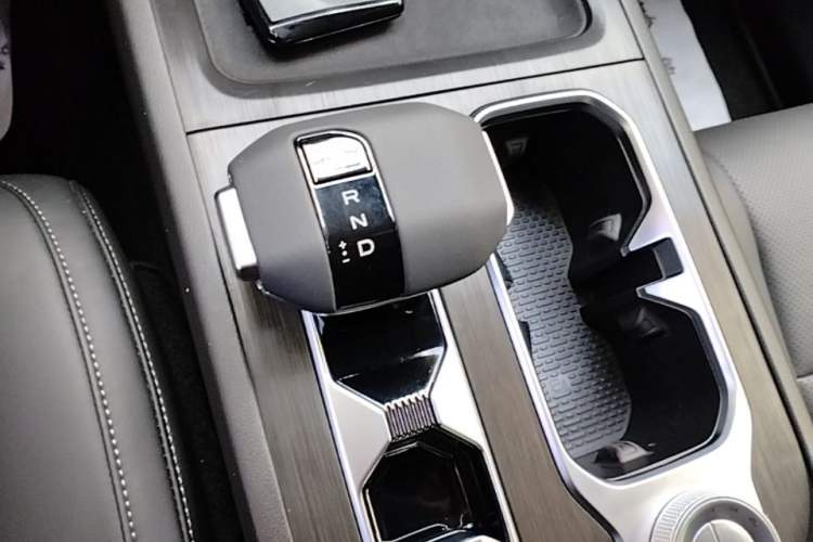 Used Dongfeng Zhengzhou Nissan Z9 2025 GT 2.3T Automatic Diesel 4x4 First Edition – Enjoyment Version Gear Lever