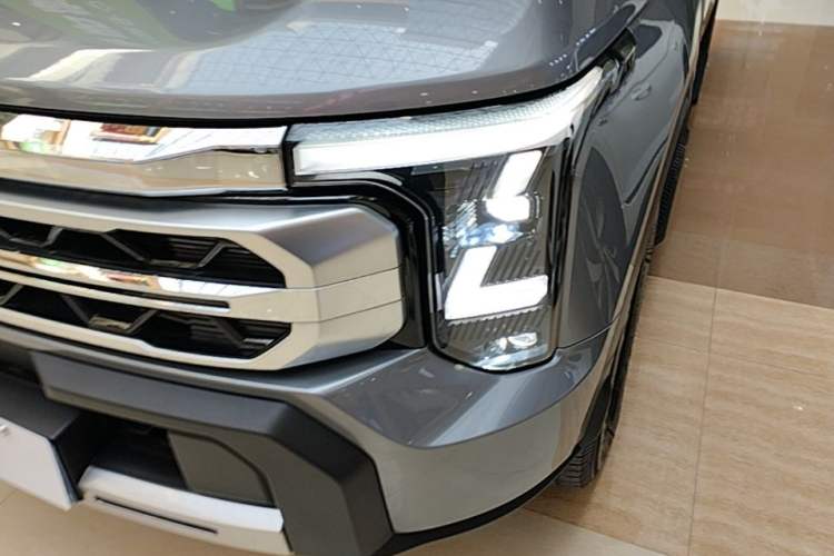 Used Dongfeng Zhengzhou Nissan Z9 2025 GT 2.3T Automatic Diesel 4x4 First Edition – Enjoyment Version Left Front Headlight