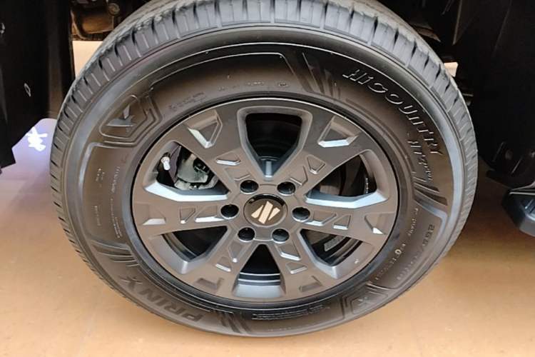 Used Dongfeng Zhengzhou Nissan Z9 2025 GT 2.3T Automatic Diesel 4x4 First Edition – Enjoyment Version Right Rear Wheel Hub