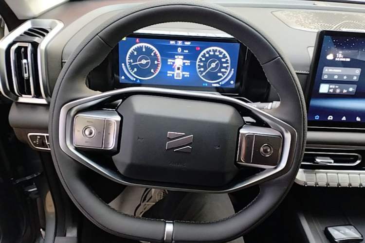 Used Dongfeng Zhengzhou Nissan Z9 2025 GT 2.3T Automatic Diesel 4x4 First Edition – Enjoyment Version Steering Wheel