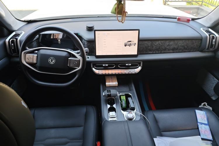 Used Dongfeng Zhengzhou Nissan Z9 2025 2.0T Automatic Gasoline 4WD Enjoyment Edition with Long Cargo Bed Center Console
