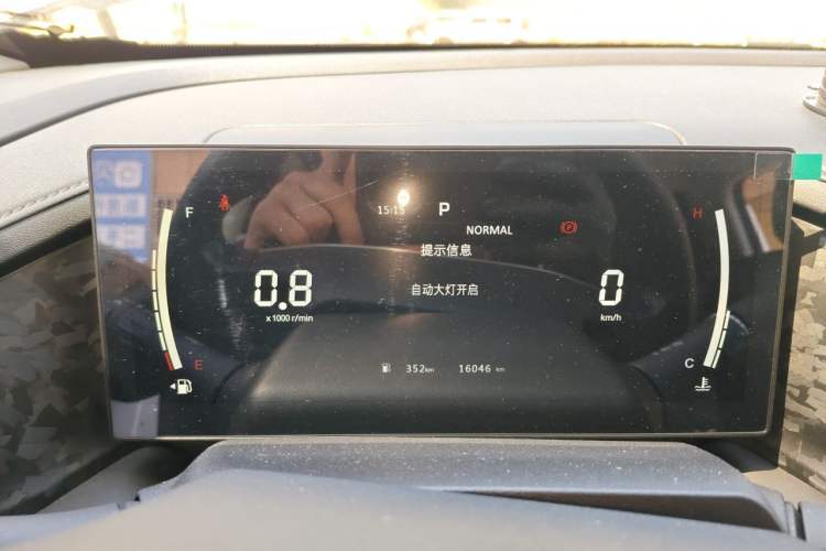 Used Dongfeng Zhengzhou Nissan Z9 2025 2.0T Automatic Gasoline 4WD Enjoyment Edition with Long Cargo Bed Instrument Cluster