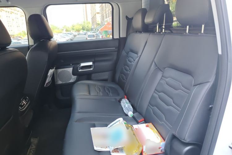 Used Dongfeng Zhengzhou Nissan Z9 2025 2.0T Automatic Gasoline 4WD Enjoyment Edition with Long Cargo Bed Left Rear Seat