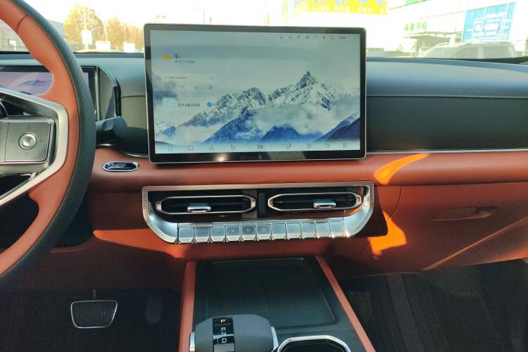 Used Dongfeng Zhengzhou Nissan Z9 2025 GT 2.0T Automatic Gasoline 4x4 Smart Edition Audio And AC Panel