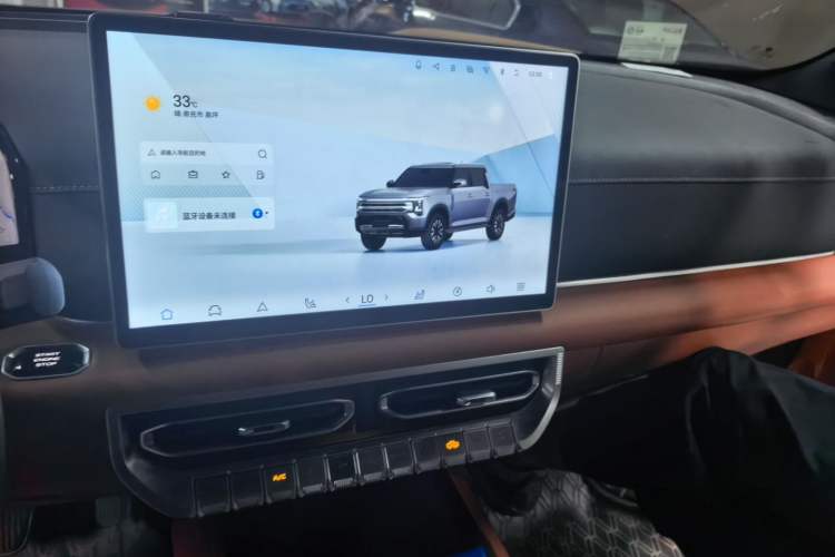 Used Dongfeng Zhengzhou Nissan Z9 2025 GT 2.3T Automatic Diesel 4x4 First-Edition Smart Edition Audio And AC Panel