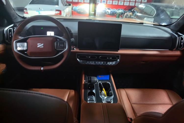 Used Dongfeng Zhengzhou Nissan Z9 2025 GT 2.3T Automatic Diesel 4x4 First-Edition Smart Edition Center Console