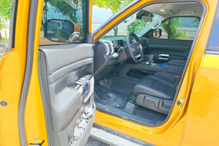 Used Dongfeng Zhengzhou Nissan Z9 2025 2.3T Automatic Diesel Two-Wheel Drive Enjoyment Edition Driver Seat