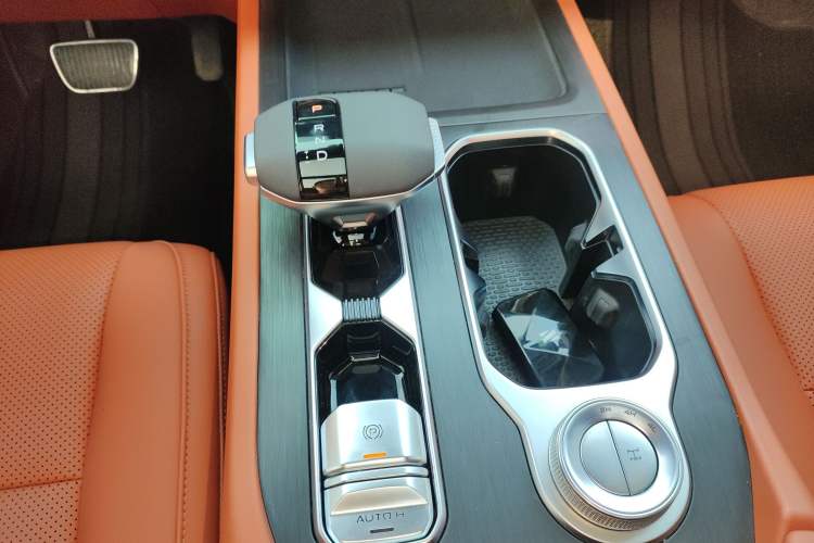 Used Dongfeng Zhengzhou Nissan Z9 2025 GT 2.0T Automatic Gasoline 4x4 Smart Edition Gear Lever