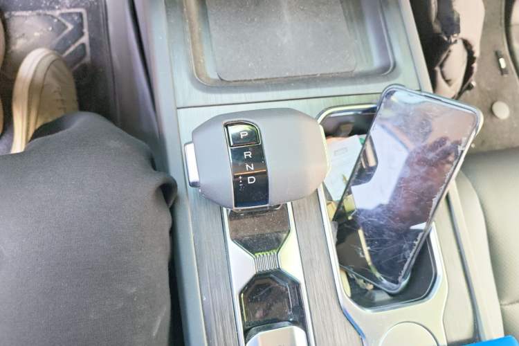 Used Dongfeng Zhengzhou Nissan Z9 2025 2.3T Automatic Diesel Two-Wheel Drive Enjoyment Edition Gear Lever