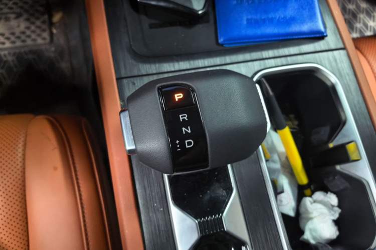 Used Dongfeng Zhengzhou Nissan Z9 2025 GT 2.3T Automatic Diesel 4x4 First-Edition Smart Edition Gear Lever