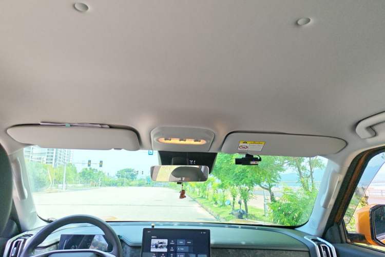 Used Dongfeng Zhengzhou Nissan Z9 2025 2.3T Automatic Diesel Two-Wheel Drive Enjoyment Edition Headliner