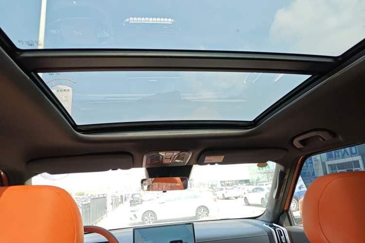 Used Dongfeng Zhengzhou Nissan Z9 2025 GT 2.3T Automatic Diesel 4x4 Smart Edition Headliner