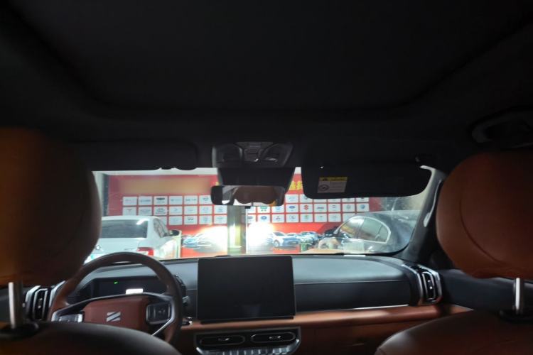Used Dongfeng Zhengzhou Nissan Z9 2025 GT 2.3T Automatic Diesel 4x4 First-Edition Smart Edition Headliner