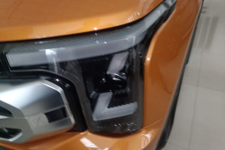 Used Dongfeng Zhengzhou Nissan Z9 2025 GT 2.3T Automatic Diesel 4x4 Smart Edition Left Front Headlight