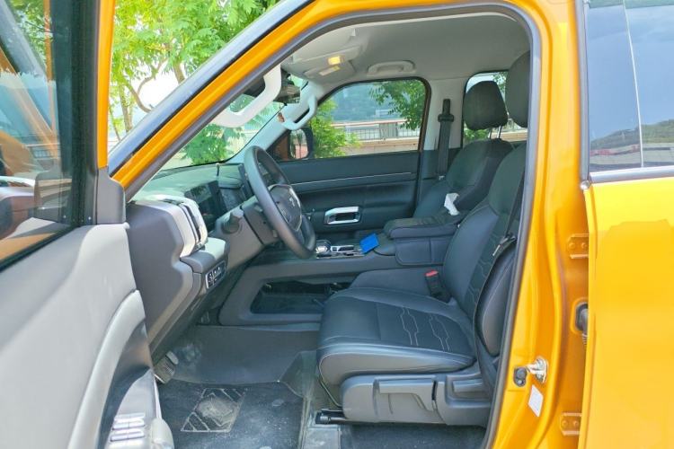 Used Dongfeng Zhengzhou Nissan Z9 2025 2.3T Automatic Diesel Two-Wheel Drive Enjoyment Edition Left Front Seat
