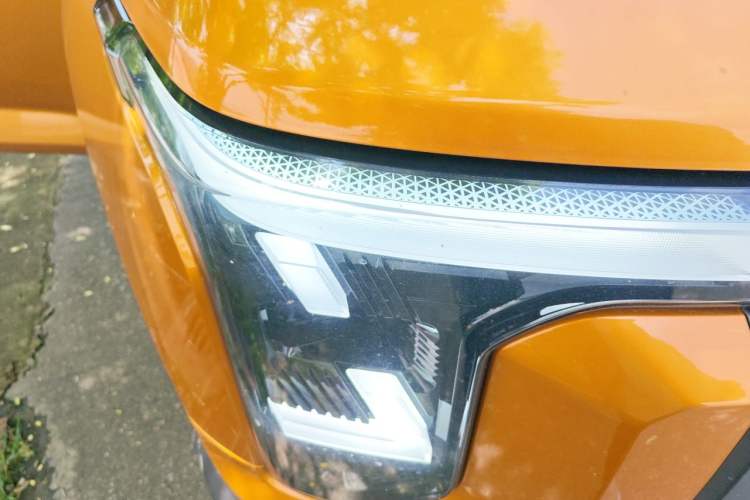 Used Dongfeng Zhengzhou Nissan Z9 2025 2.3T Automatic Diesel Two-Wheel Drive Enjoyment Edition Right Front Headlight
