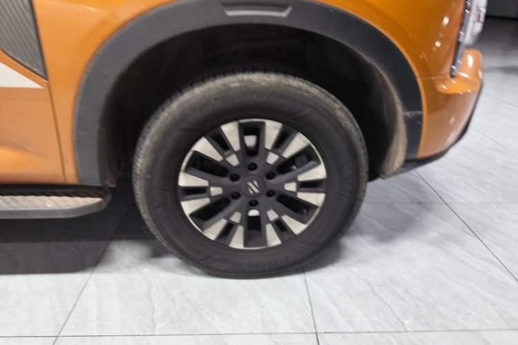 Used Dongfeng Zhengzhou Nissan Z9 2025 GT 2.3T Automatic Diesel 4x4 First-Edition Smart Edition Right Front Wheel Hub