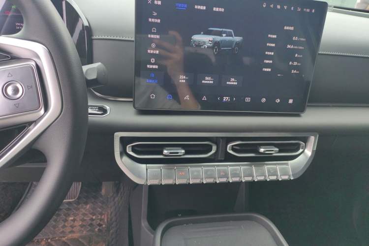 Used Dongfeng Zhengzhou Nissan Z9 GE PHEV 2025 135 km All-Wheel-Drive Exploration Edition Audio And AC Panel