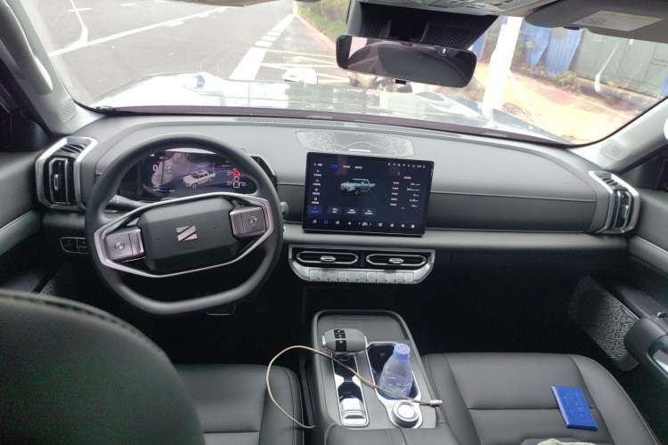 Used Dongfeng Zhengzhou Nissan Z9 GE PHEV 2025 135 km All-Wheel-Drive Exploration Edition Center Console