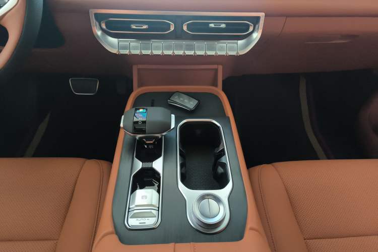 Used Dongfeng Zhengzhou Nissan Z9 GE PHEV 2025 135KM All-Wheel Drive Deluxe Edition Gear Lever