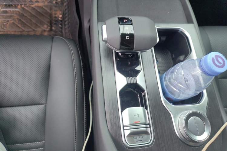 Used Dongfeng Zhengzhou Nissan Z9 GE PHEV 2025 135 km All-Wheel-Drive Exploration Edition Gear Lever
