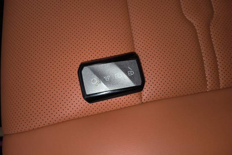 Used Dongfeng Zhengzhou Nissan Z9 GE PHEV 2025 135KM All-Wheel Drive Deluxe Edition Interior 1