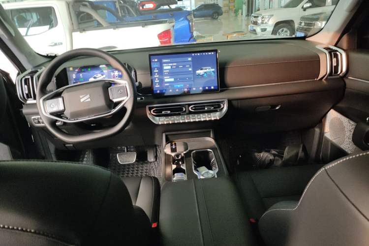 Used Dongfeng Zhengzhou Nissan Z9 GE PHEV 2025 135 km All-Wheel-Drive Exploration Edition Interior 2