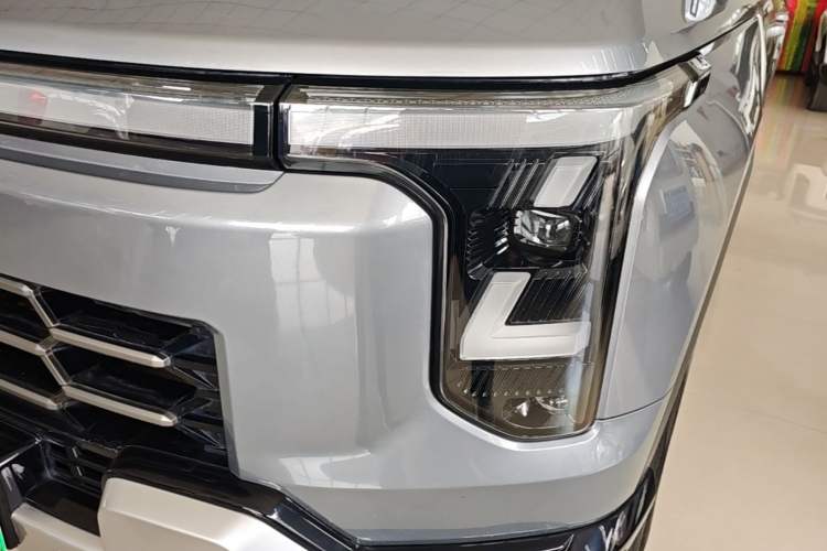 Used Dongfeng Zhengzhou Nissan Z9 GE PHEV 2025 135KM All-Wheel Drive Deluxe Edition Left Front Headlight