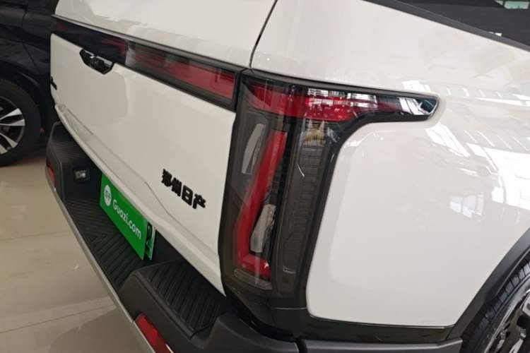 Used Dongfeng Zhengzhou Nissan Z9 GE PHEV 2025 Model 135KM All-Wheel-Drive Luxury Edition Exterior 3