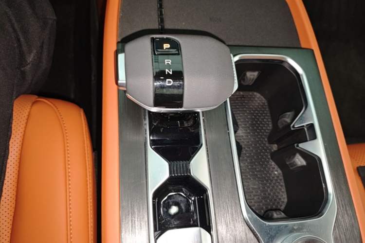Used Dongfeng Zhengzhou Nissan Z9 GE PHEV 2025 Model 135KM All-Wheel-Drive Luxury Edition Gear Lever