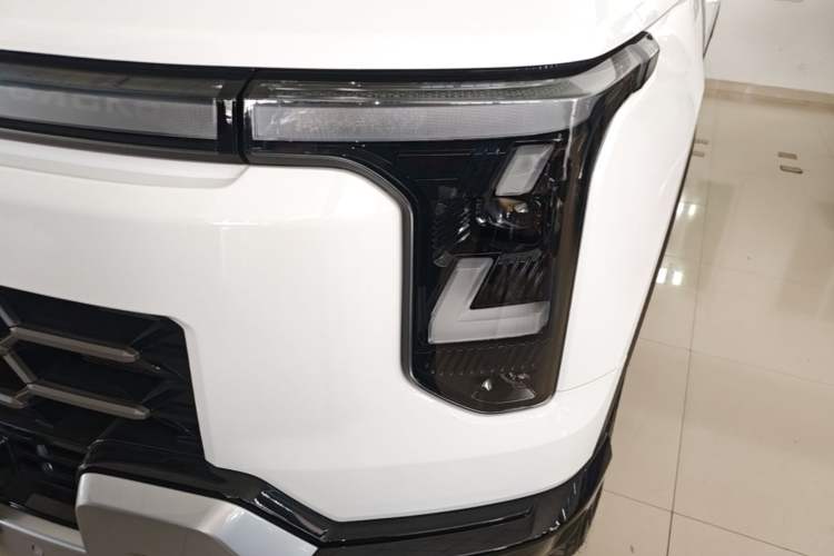 Used Dongfeng Zhengzhou Nissan Z9 GE PHEV 2025 Model 135KM All-Wheel-Drive Luxury Edition Left Front Headlight