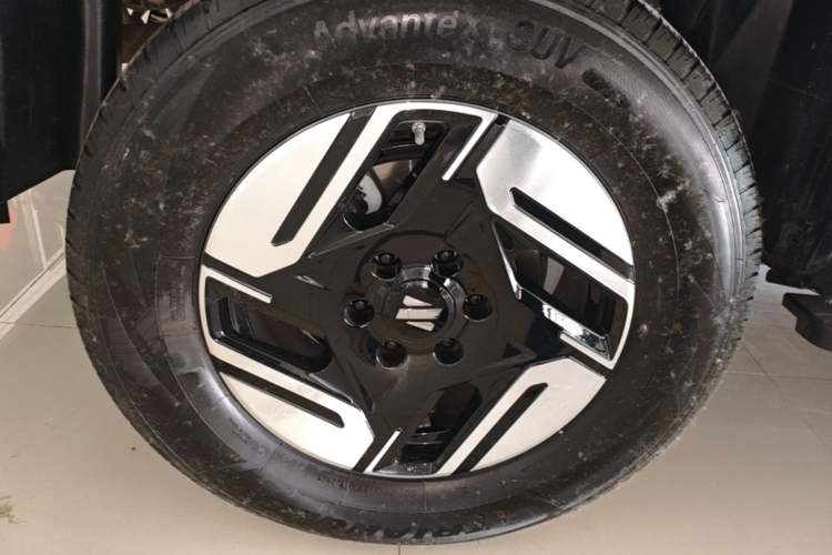 Used Dongfeng Zhengzhou Nissan Z9 GE PHEV 2025 Model 135KM All-Wheel-Drive Luxury Edition Right Rear Wheel Hub