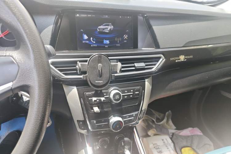 Used DORCEN G60 2019 1.6L Manual Elite Model China V Standard Audio And AC Panel
