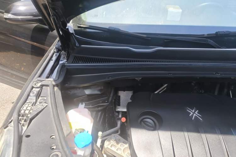 Used DORCEN G60 2019 1.6L Manual Elite Model China V Standard Engine Bay Right