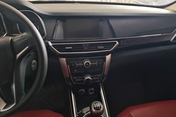 Used DORCEN G60 2019 1.6L Manual Elite Model China V Standard Interior 5