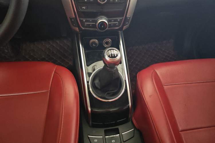 Used DORCEN G60 2019 1.6L Manual Elite Model China V Standard Interior 6