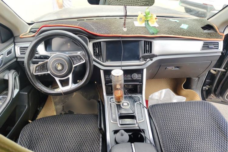 Used DORCEN G70s 2019 2.0T Automatic Supreme Edition Center Console