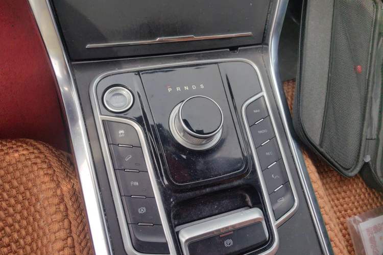 Used DORCEN G70s 2019 2.0T Automatic Supreme Edition Gear Lever