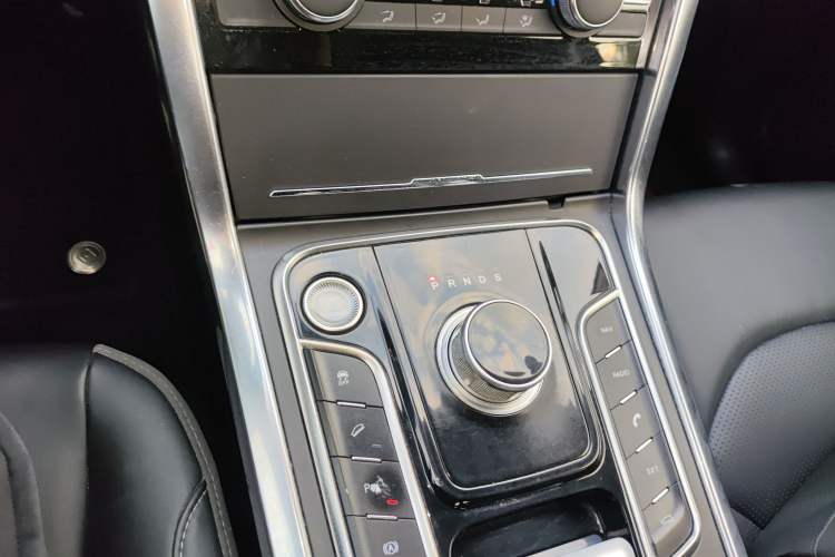 Used DORCEN G70s 2019 2.0T Automatic Prestige Edition Gear Lever