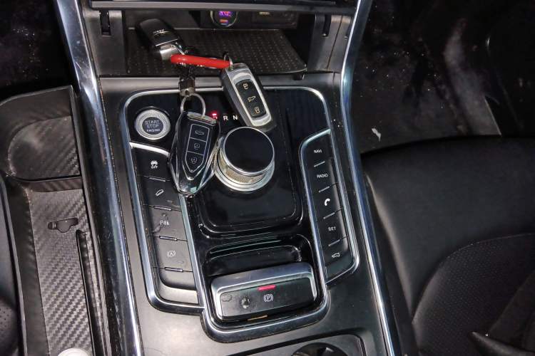 Used DORCEN G70s 2019 2.0T Automatic Prestige Edition Gear Lever