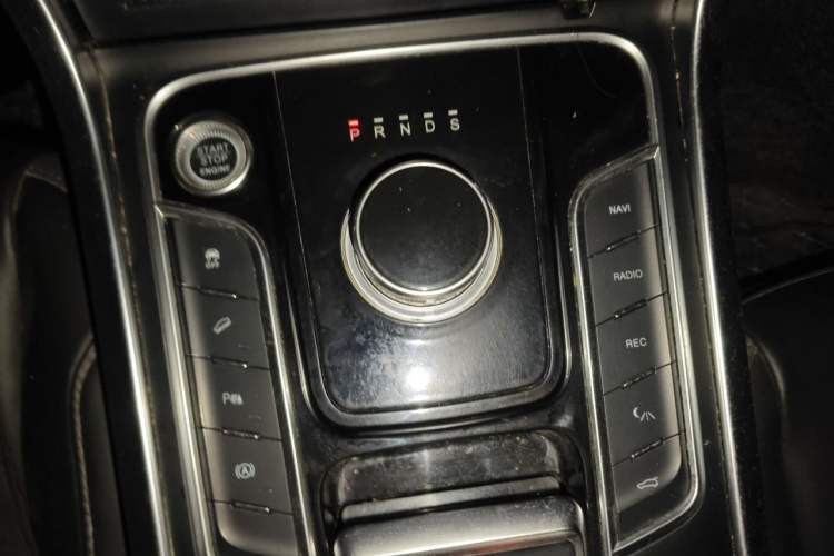 Used DORCEN G70s 2019 2.0T Automatic Flagship Model Gear Lever
