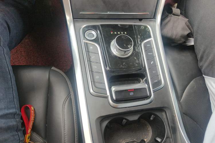 Used DORCEN G70s 2019 2.0T Automatic Prestige Edition Gear Lever
