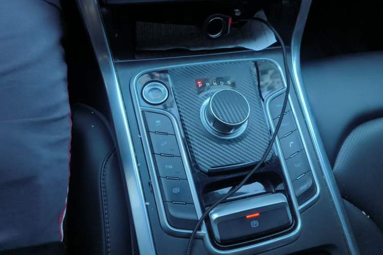 Used DORCEN G70s 2019 2.0T Automatic Supreme Edition Gear Lever