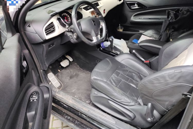 Used DS 3 2012 1.6L Supreme Edition Driver Seat
