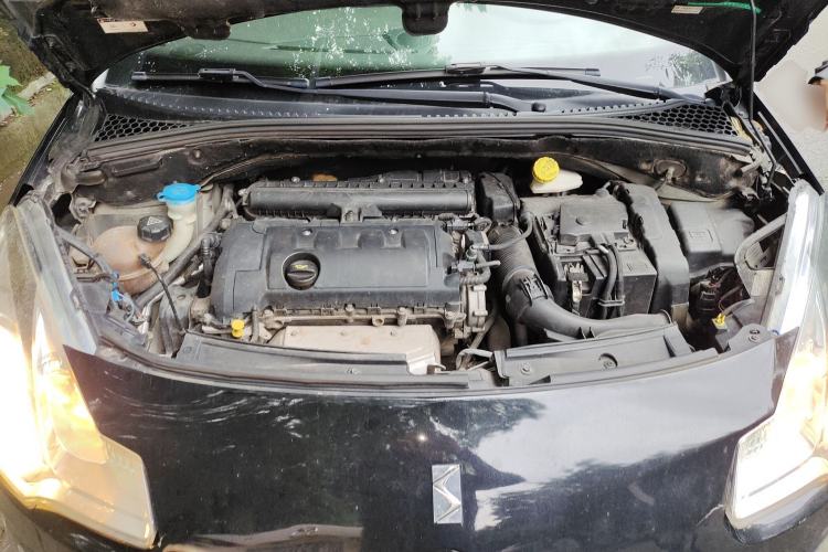 Used DS 3 2012 1.6L Supreme Edition Engine Bay