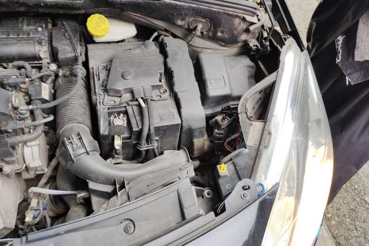 Used DS 3 2012 1.6L Supreme Edition Engine Bay Left
