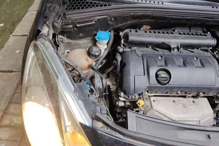 Used DS 3 2012 1.6L Supreme Edition Engine Bay Right