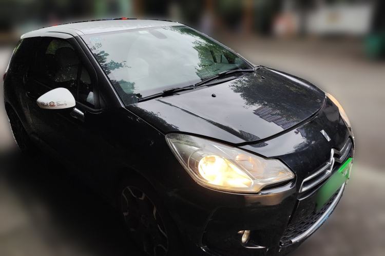 Used DS 3 2012 1.6L Supreme Edition Front Right 45 Deg