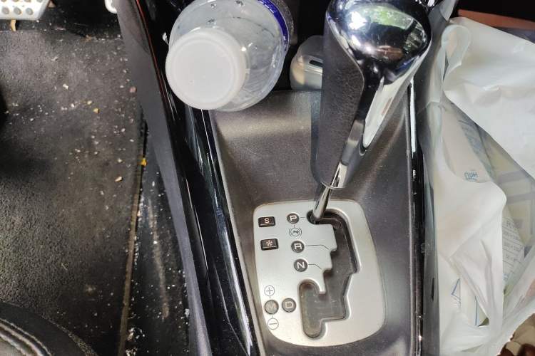 Used DS 3 2012 1.6L Supreme Edition Gear Lever