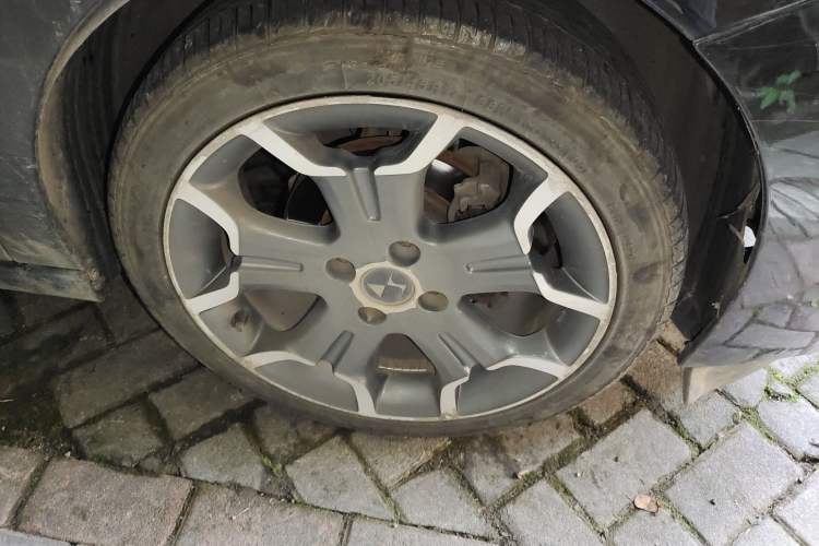 Used DS 3 2012 1.6L Supreme Edition Right Front Wheel Hub